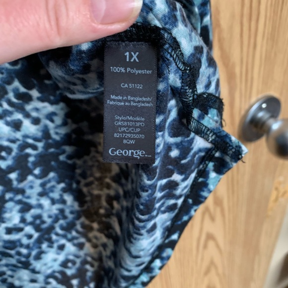 🍉George 1X, blouse, EUC, Abstract animal print, plus size, v-neck - Picture 6 of 8